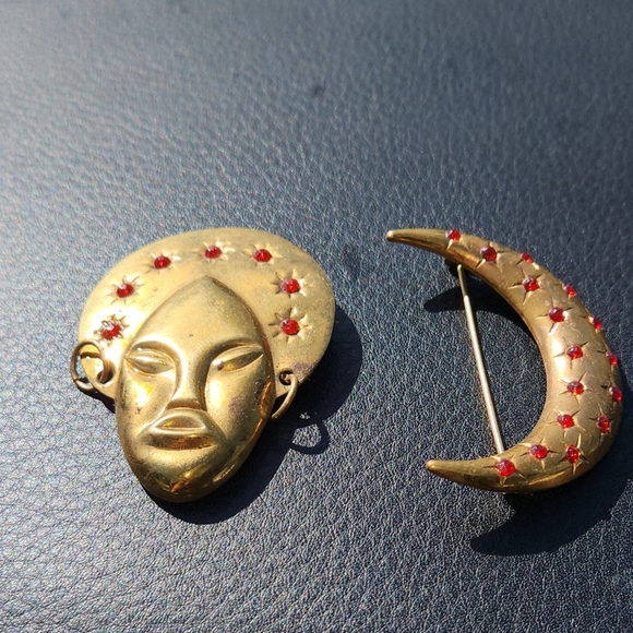 Vintage Asian Style Face Repoussé Brooch - Picture 6 of 6